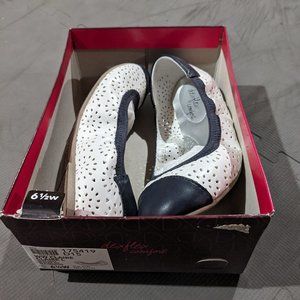 6.5W ballet flats with comfort flex